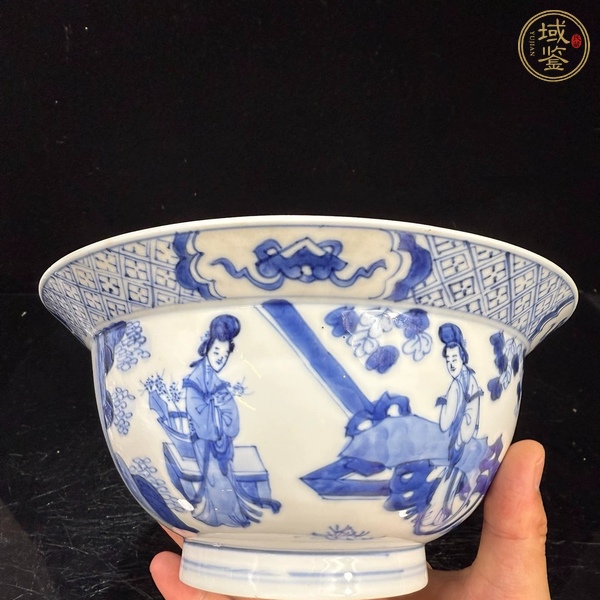 古玩陶瓷仕女嬰戲紋青花折沿碗真品鑒賞圖