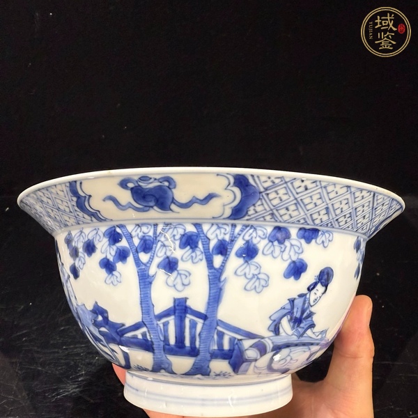 古玩陶瓷仕女嬰戲紋青花折沿碗真品鑒賞圖