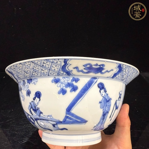 古玩陶瓷仕女嬰戲紋青花折沿碗真品鑒賞圖
