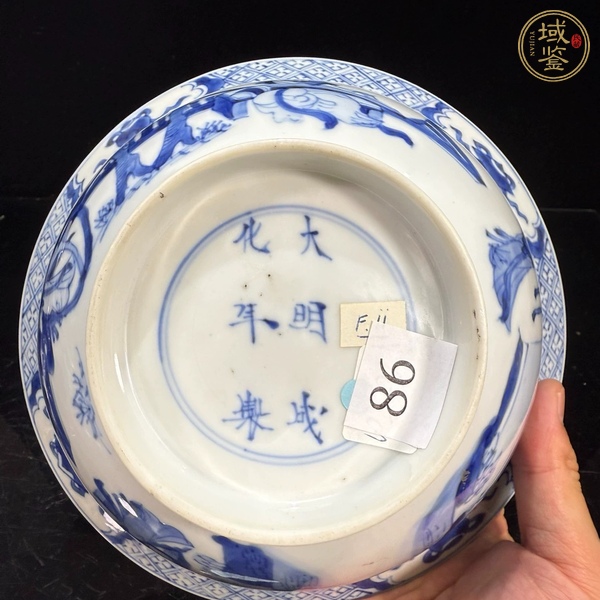 古玩陶瓷仕女嬰戲紋青花折沿碗真品鑒賞圖