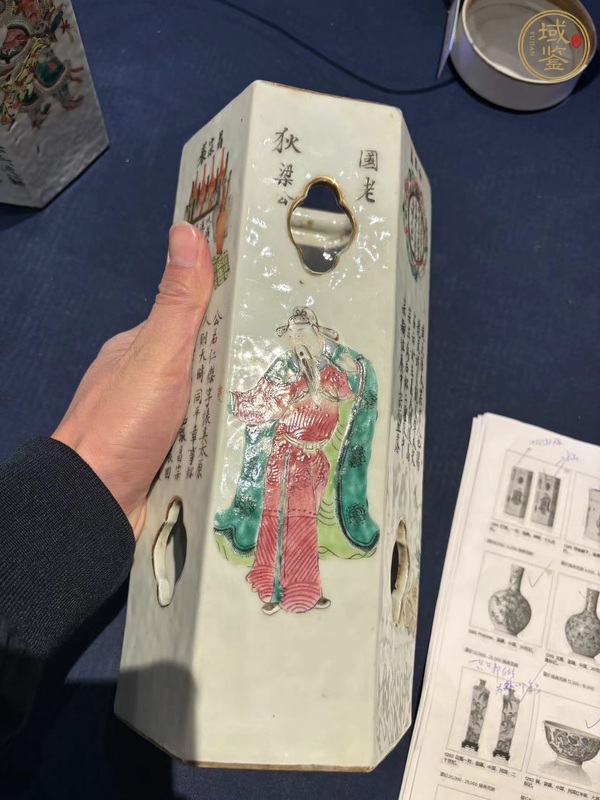 古玩陶瓷粉彩無雙譜帽桶真品鑒賞圖