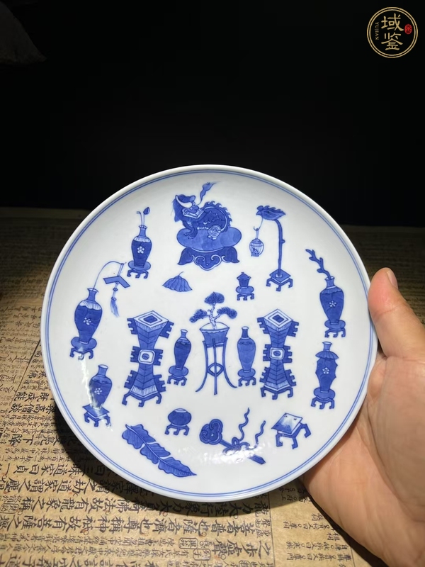 古玩陶瓷博古圖青花盤(pán)真品鑒賞圖