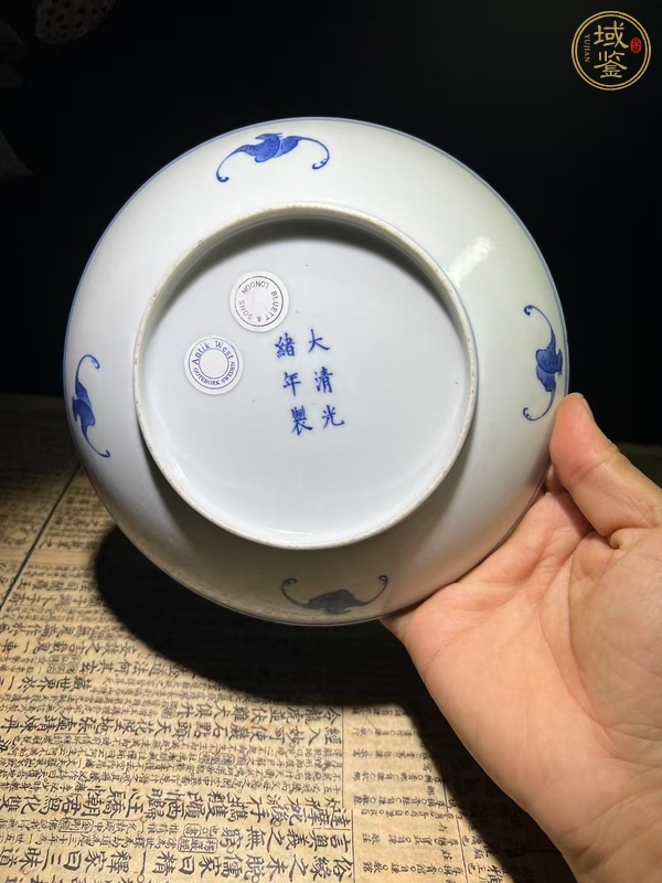 古玩陶瓷博古圖青花盤(pán)真品鑒賞圖