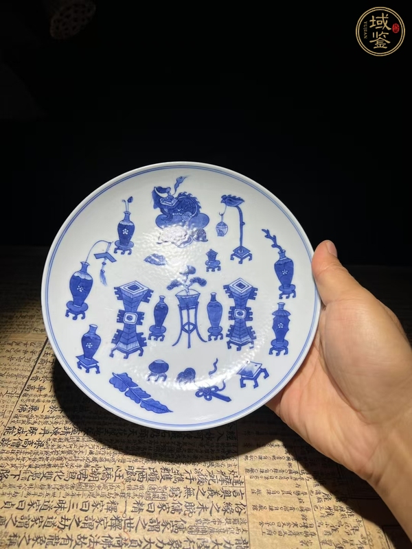 古玩陶瓷博古圖青花盤(pán)真品鑒賞圖