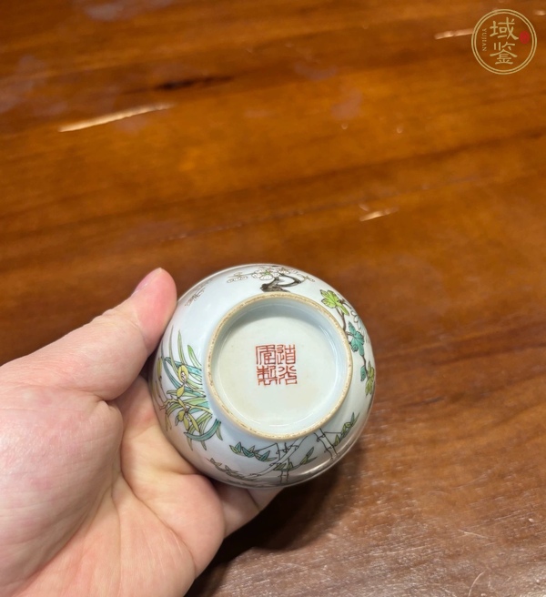 古玩陶瓷花卉紋粉彩杯真品鑒賞圖