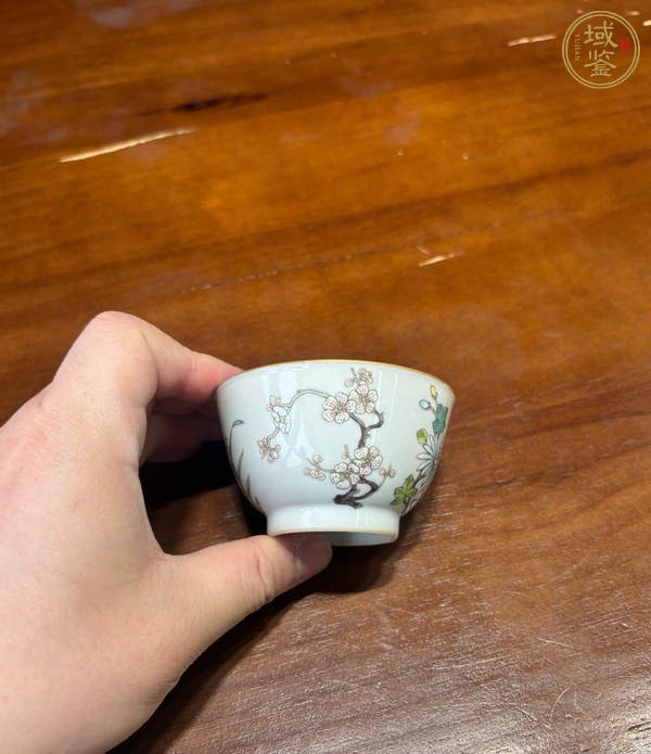 古玩陶瓷花卉紋粉彩杯真品鑒賞圖