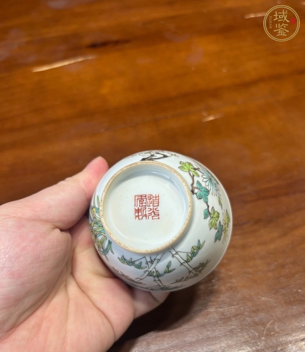 古玩陶瓷花卉紋粉彩杯真品鑒賞圖
