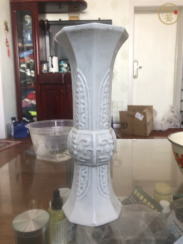 古玩陶瓷白釉蕉葉紋花觚真品鑒賞圖