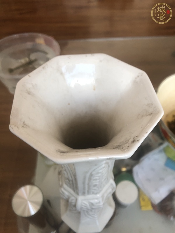 古玩陶瓷白釉蕉葉紋花觚真品鑒賞圖