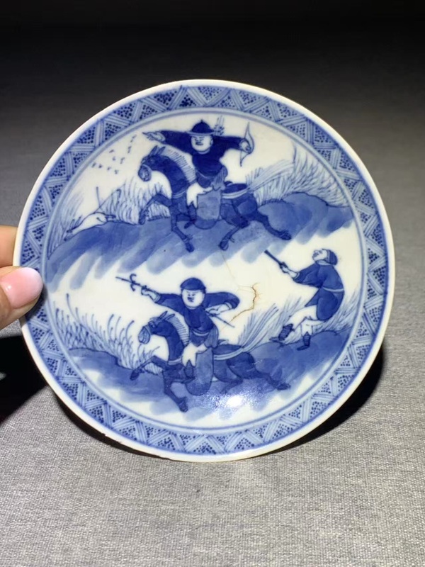古玩陶瓷（康熙年制款）青花狩獵圖紋杯碟拍賣，當前價格0元