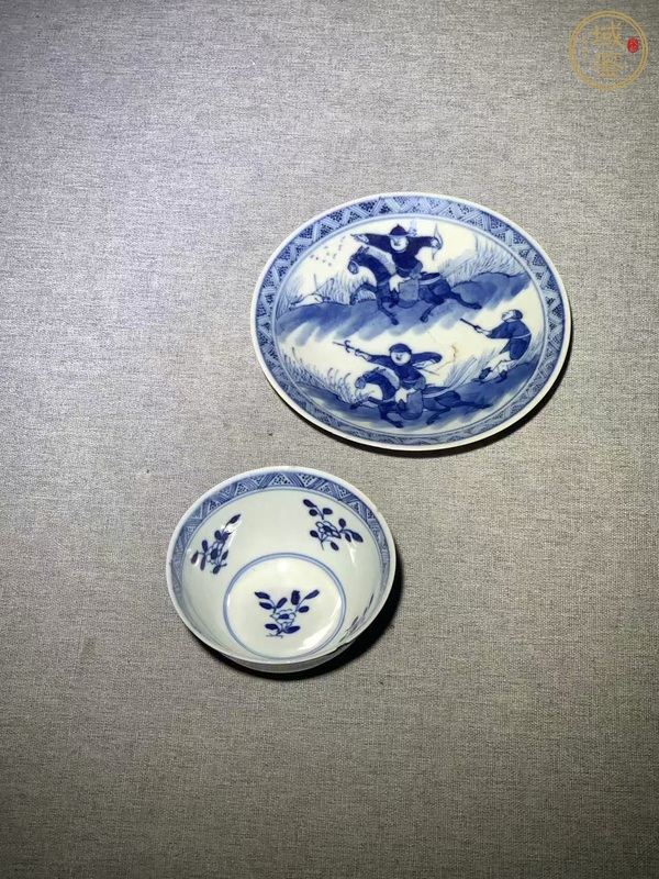 古玩陶瓷青花狩獵圖紋杯碟真品鑒賞圖