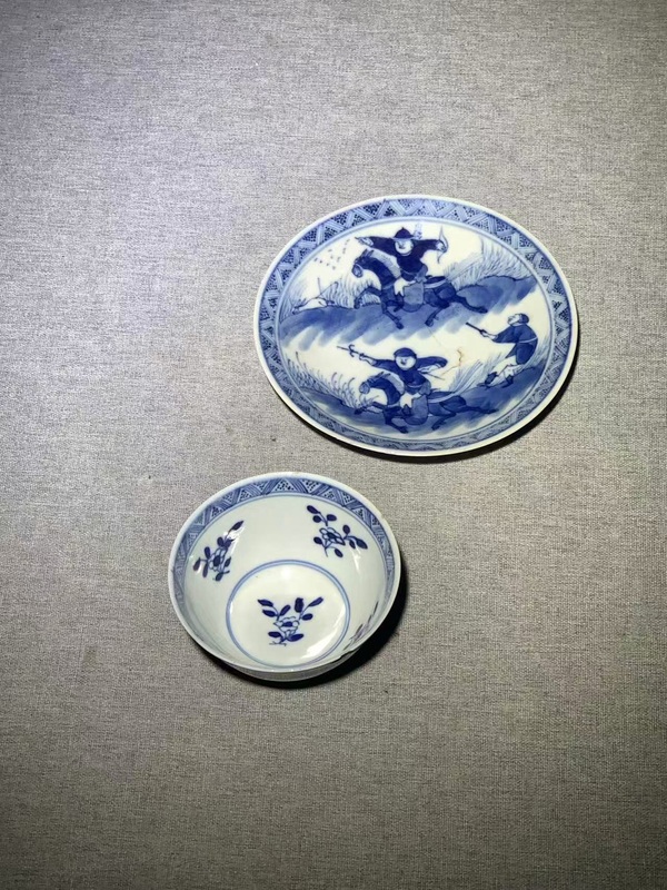 古玩陶瓷（康熙年制款）青花狩獵圖紋杯碟拍賣，當前價格0元