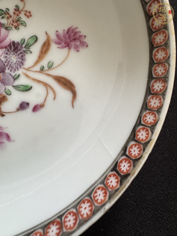 古玩陶瓷花卉紋廣彩盤真品鑒賞圖