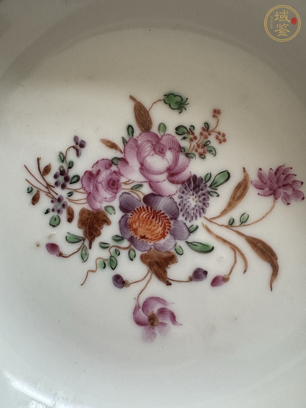 古玩陶瓷花卉紋廣彩盤真品鑒賞圖