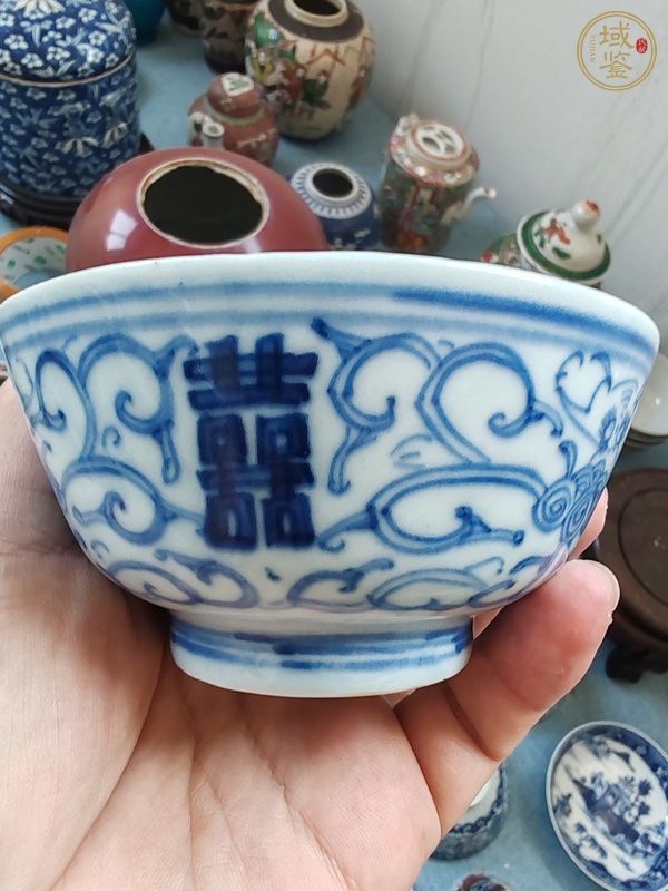 古玩陶瓷青花纏枝花卉喜字紋杯真品鑒賞圖