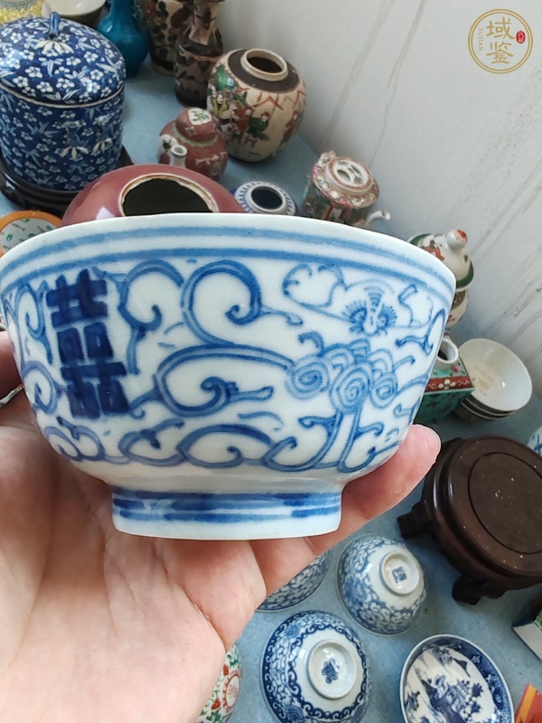 古玩陶瓷青花纏枝花卉喜字紋杯真品鑒賞圖
