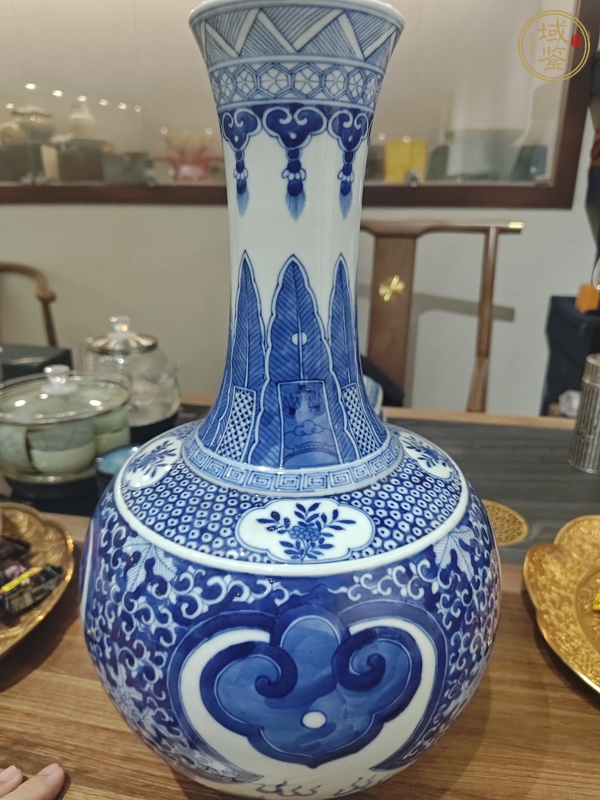 古玩陶瓷青花賞瓶真品鑒賞圖
