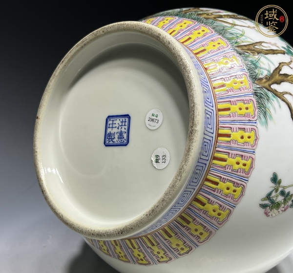 古玩陶瓷花蝶紋粉彩瓶真品鑒賞圖