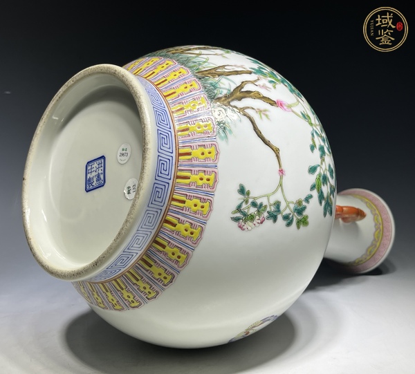 古玩陶瓷花蝶紋粉彩瓶真品鑒賞圖