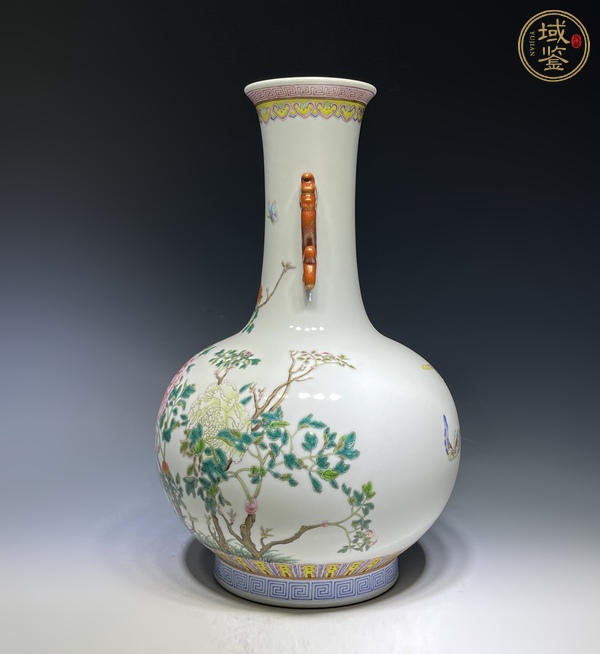 古玩陶瓷花蝶紋粉彩瓶真品鑒賞圖