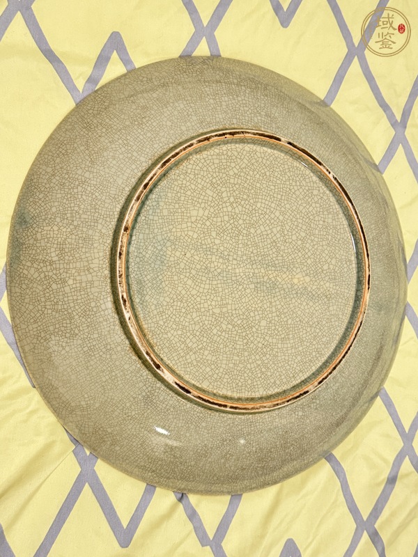 古玩陶瓷魚藻紋青釉盤真品鑒賞圖