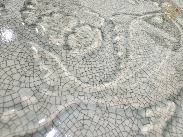 古玩陶瓷魚藻紋青釉盤真品鑒賞圖