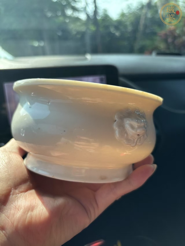 古玩陶瓷德化窯白釉雙鋪首香爐真品鑒賞圖