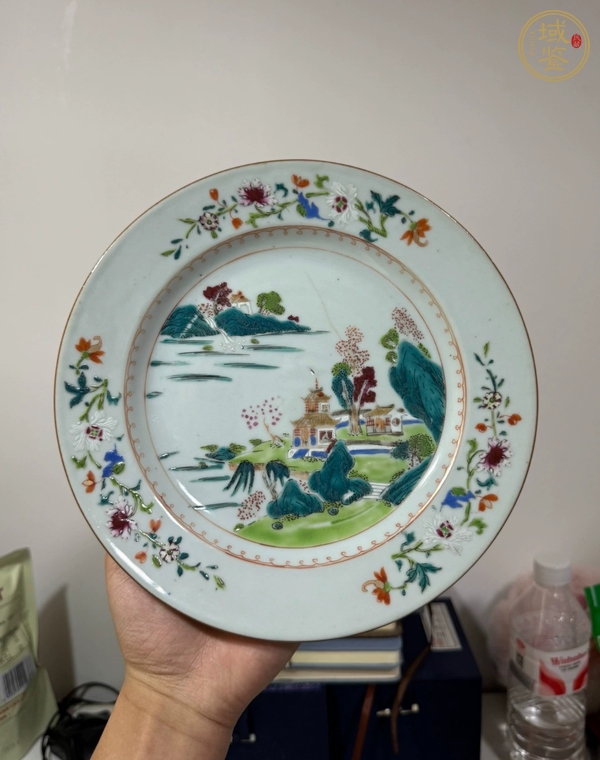 古玩陶瓷粉彩山水人物紋盤真品鑒賞圖