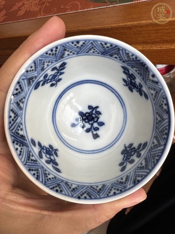 古玩陶瓷青花狩獵圖茶杯真品鑒賞圖