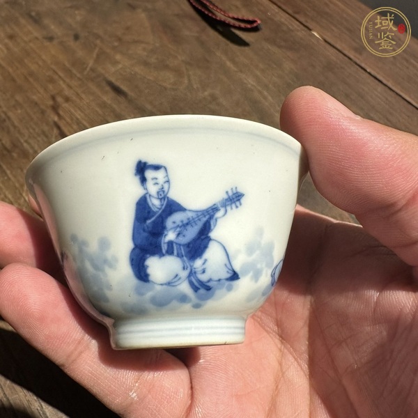 古玩陶瓷人物紋青花杯真品鑒賞圖