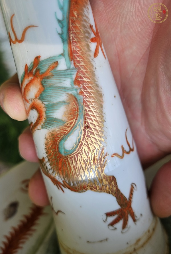 古玩陶瓷粉彩龍風紋燭臺真品鑒賞圖