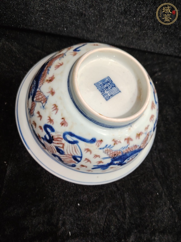 古玩陶瓷青花釉里紅獅子繡球圖折沿碗真品鑒賞圖