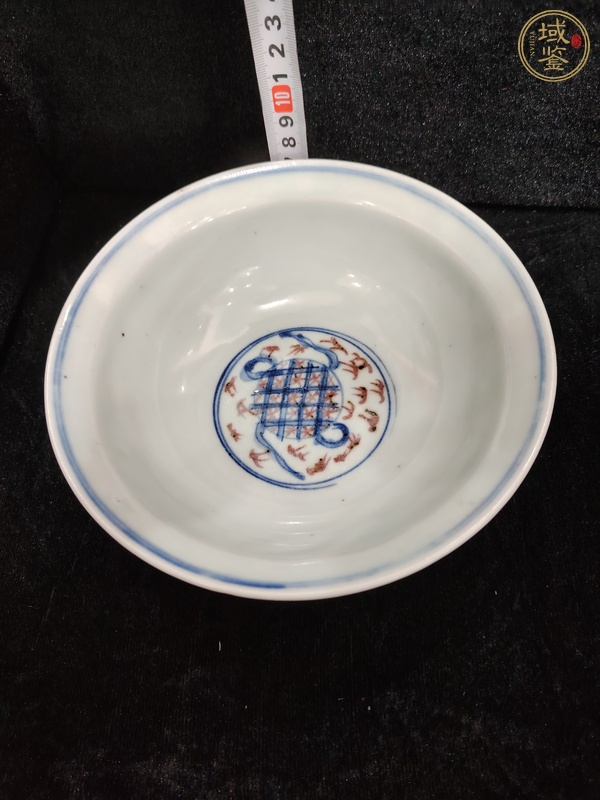 古玩陶瓷青花釉里紅獅子繡球圖折沿碗真品鑒賞圖