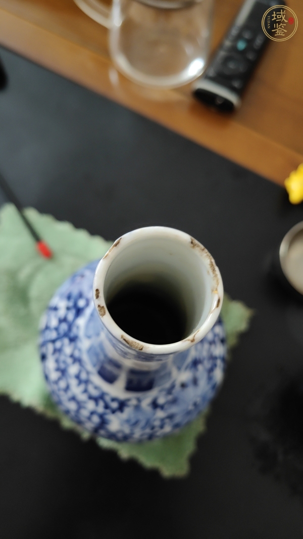 古玩陶瓷青化纏枝蓮天球瓶真品鑒賞圖