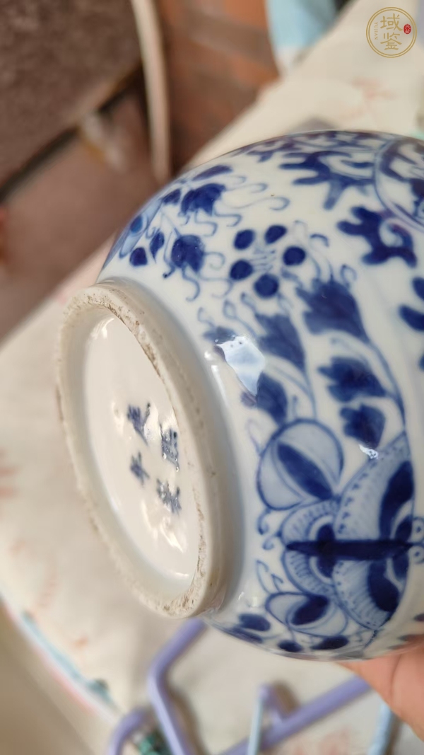 古玩陶瓷青化纏枝蓮天球瓶真品鑒賞圖
