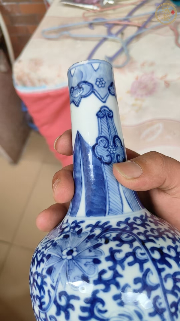 古玩陶瓷青化纏枝蓮天球瓶真品鑒賞圖