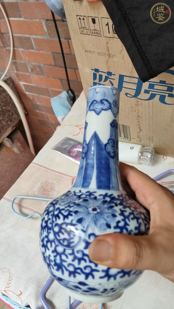 古玩陶瓷青化纏枝蓮天球瓶真品鑒賞圖