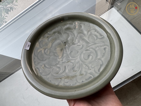 古玩耀州窯刻花折沿盤真品鑒賞圖