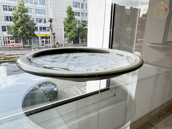 古玩陶瓷耀州窯刻花折沿盤真品鑒賞圖