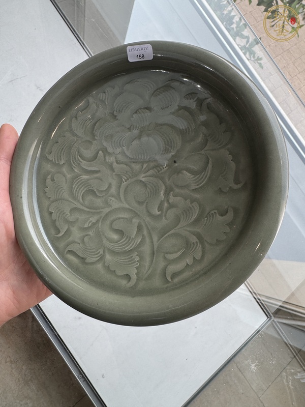 古玩陶瓷耀州窯刻花折沿盤真品鑒賞圖
