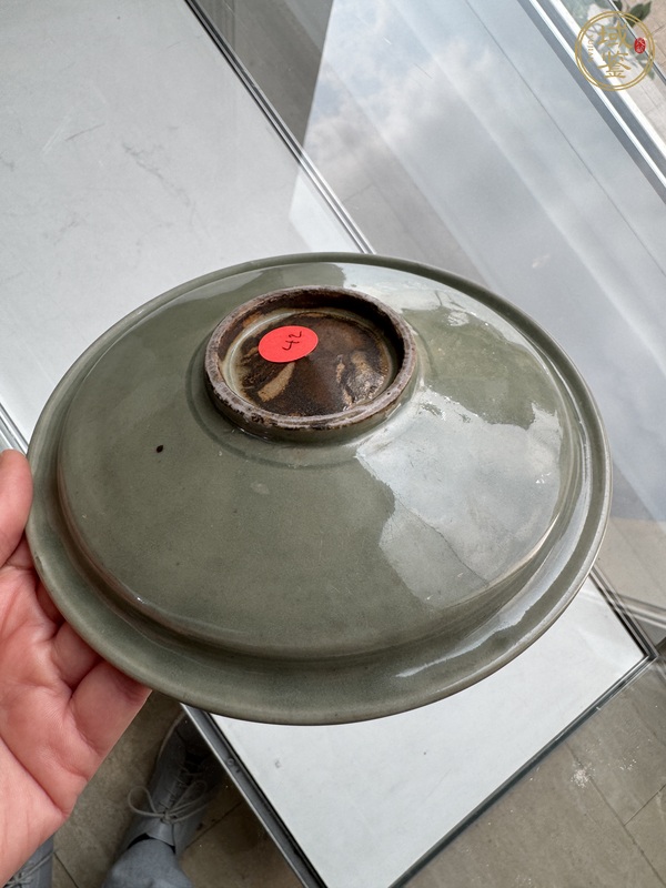古玩陶瓷耀州窯刻花折沿盤真品鑒賞圖