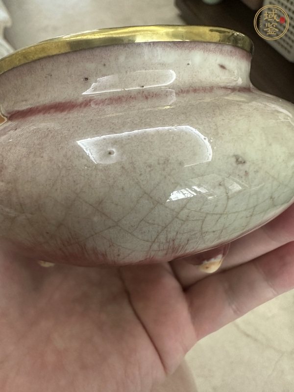 古玩陶瓷郎紅釉三足爐真品鑒賞圖