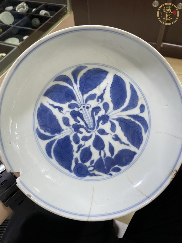 古玩陶瓷青花花卉紋盤真品鑒賞圖