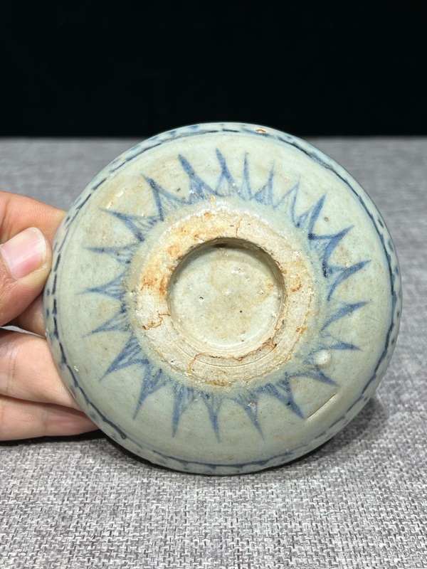 古玩陶瓷明·正德青花靈芝紋臥足小盞拍賣，當前價格1000元