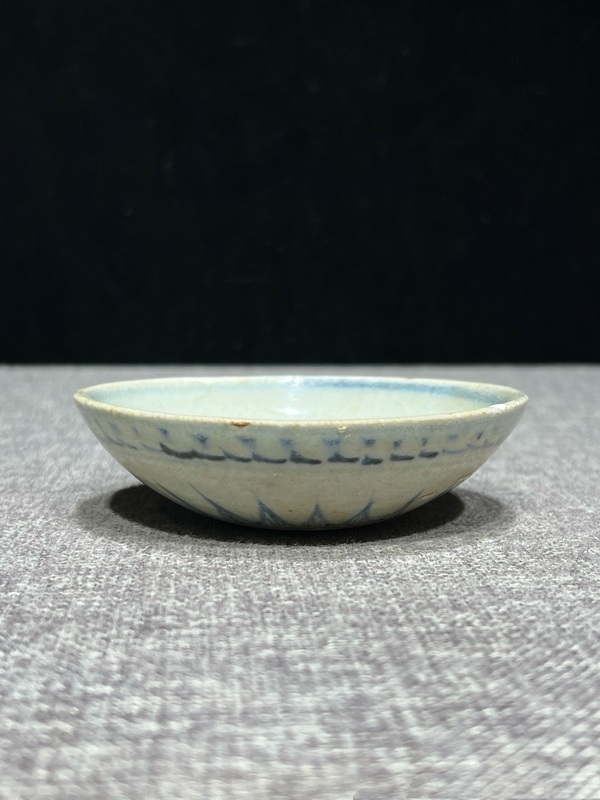 古玩陶瓷明·正德青花靈芝紋臥足小盞拍賣，當前價格1000元