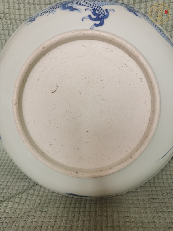古玩陶瓷過墻龍紋青花盤真品鑒賞圖