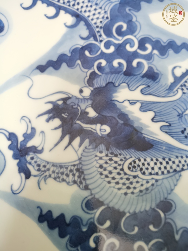 古玩陶瓷過墻龍紋青花盤真品鑒賞圖
