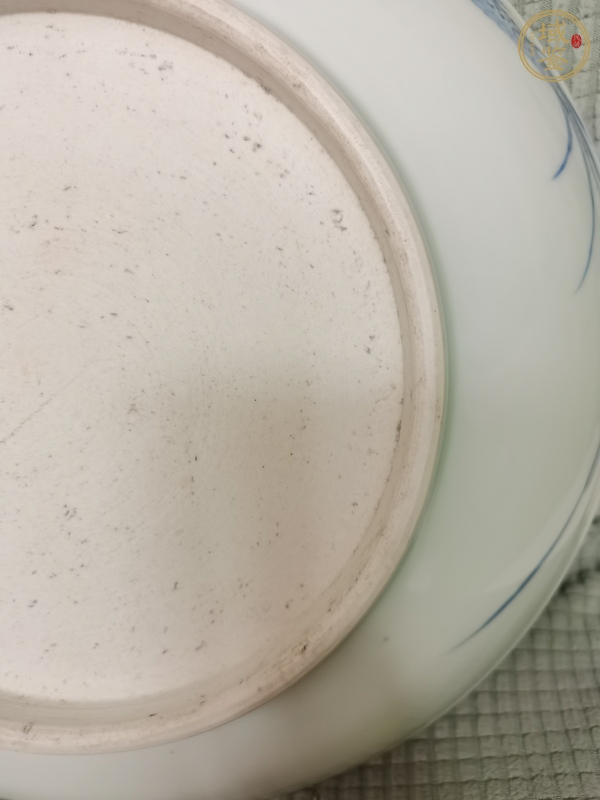 古玩陶瓷過墻龍紋青花盤真品鑒賞圖