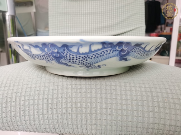 古玩陶瓷過墻龍紋青花盤真品鑒賞圖