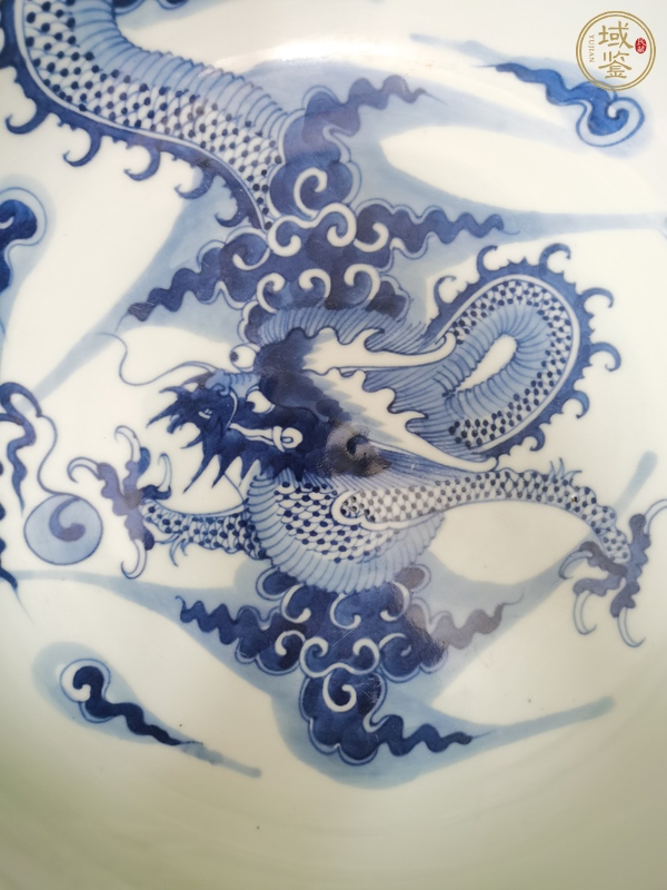 古玩陶瓷過墻龍紋青花盤真品鑒賞圖